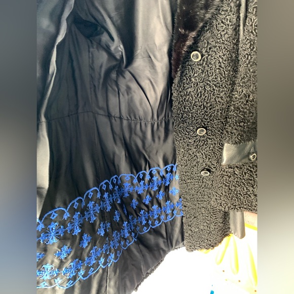 Vintage, Black Double-Breasted Persian Lamb Coat w/ Mink Collar&leather detail. - Picture 12 of 13